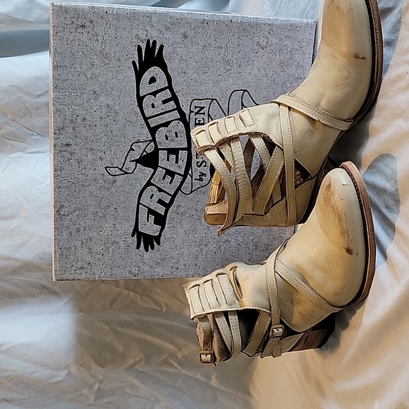 Women's FREEBIRD size 12 boots - Picture 2 of 9